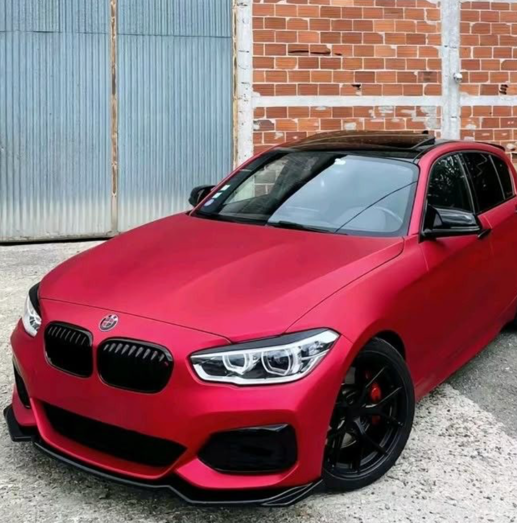 CALANDRES AVANT À SIMPLE LAMELLE POUR BMW SÉRIE 1 PRÉ-LCI (F20/F21) EN NOIR BRILLANT