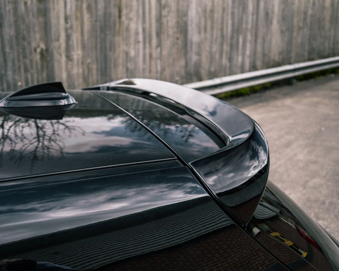 SPOILER ARRIÈRE BMW SÉRIE 1 F20 & F21 M SPORT LCI STYLE PERFORMANCE EN NOIR BRILLANT (INCL. M140i & M135i)