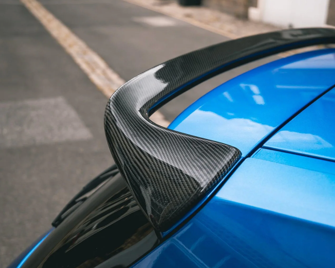 AILERON ARRIÈRE STYLE TUBE POUR BMW SÉRIE 1 EN FIBRE DE CARBONE PRÉ-IMPRÉGNÉE (F20/F21)