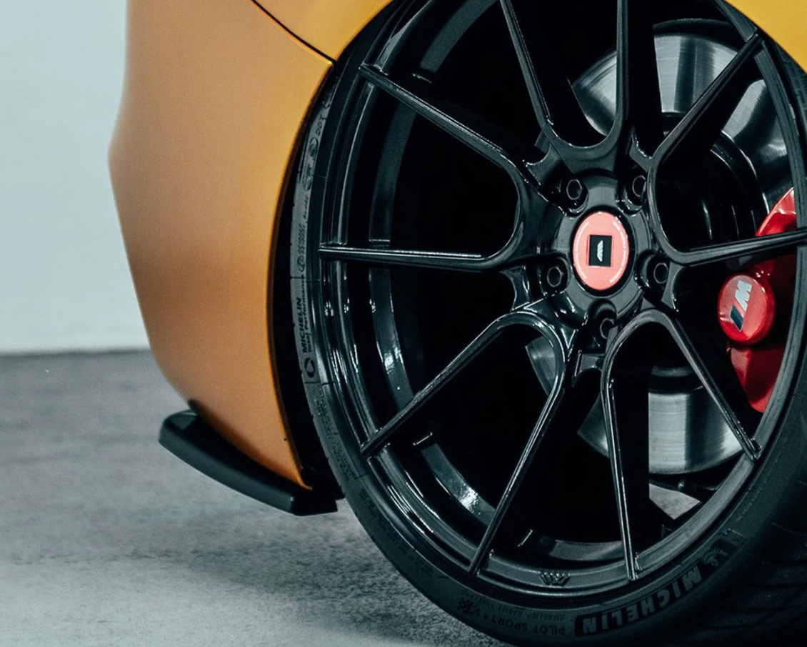 DIVISEURS LATÉRAUX ARRIÈRE BMW M135I/M140I LCI EVO-1 EN NOIR BRILLANT (F20/F21)