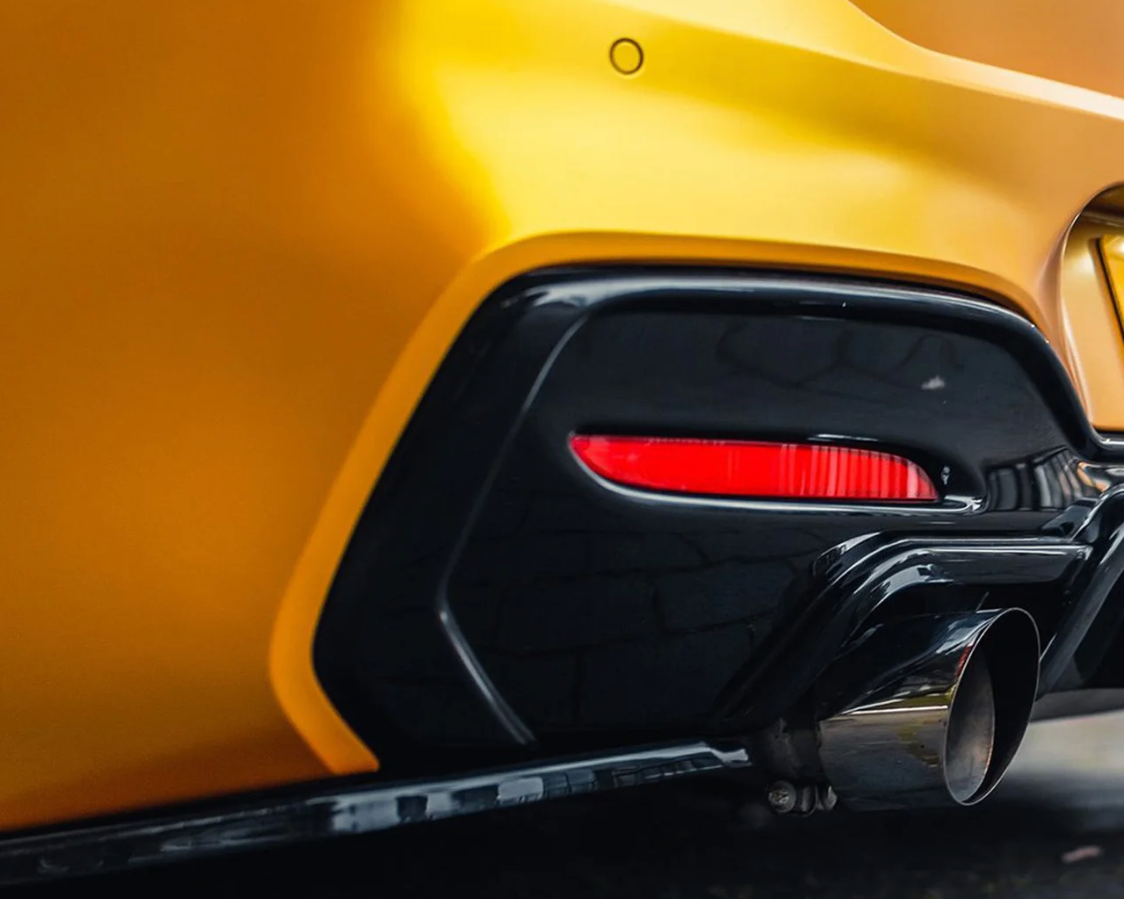 DIVISEURS LATÉRAUX ARRIÈRE BMW M135I/M140I LCI EVO-1 EN NOIR BRILLANT (F20/F21)