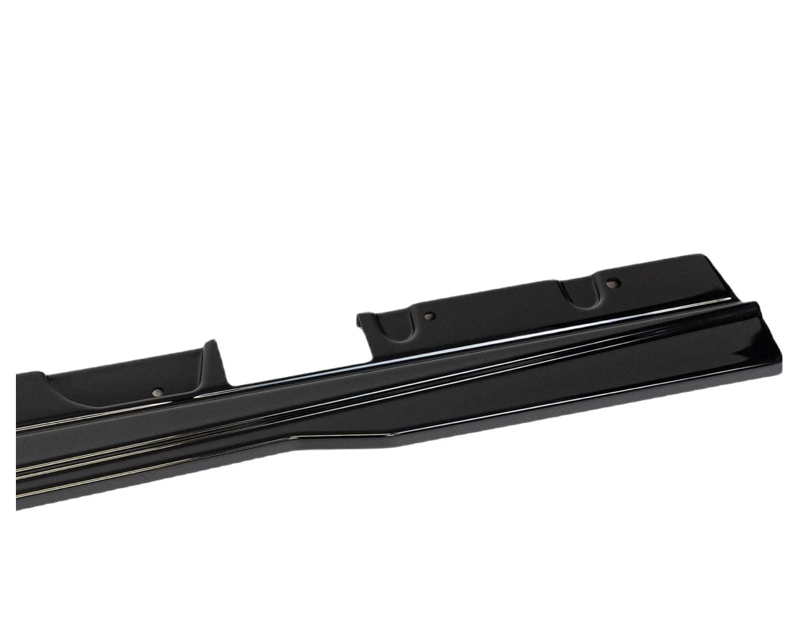 BAS DE CAISSE BMW SÉRIE 1 / SÉRIE 2 EVO-1 EN NOIR BRILLANT (F20/F21/F22/F23)