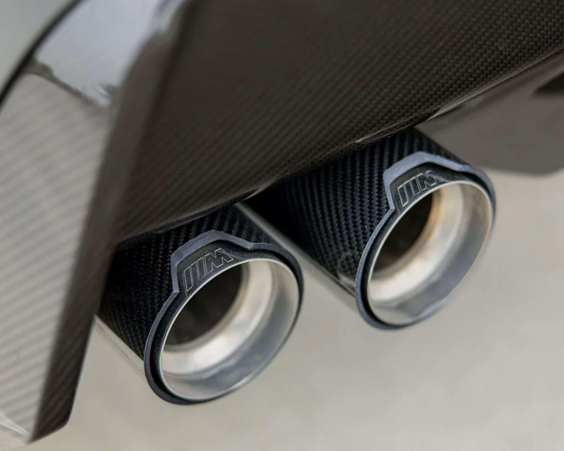 EMBOUTS D’ÉCHAPPEMENT QUAD BMW F70 M135 M PERFORMANCE EN FIBRE DE CARBONE BRILLANTE