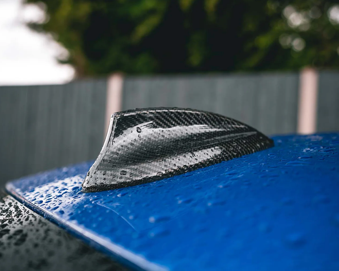 COUVERCLE D’ANTENNE REQUIN BMW EN FIBRE DE CARBONE PRÉ-IMPRÉGNÉE (F22/F30/F87/F80/F82/G80/G82)