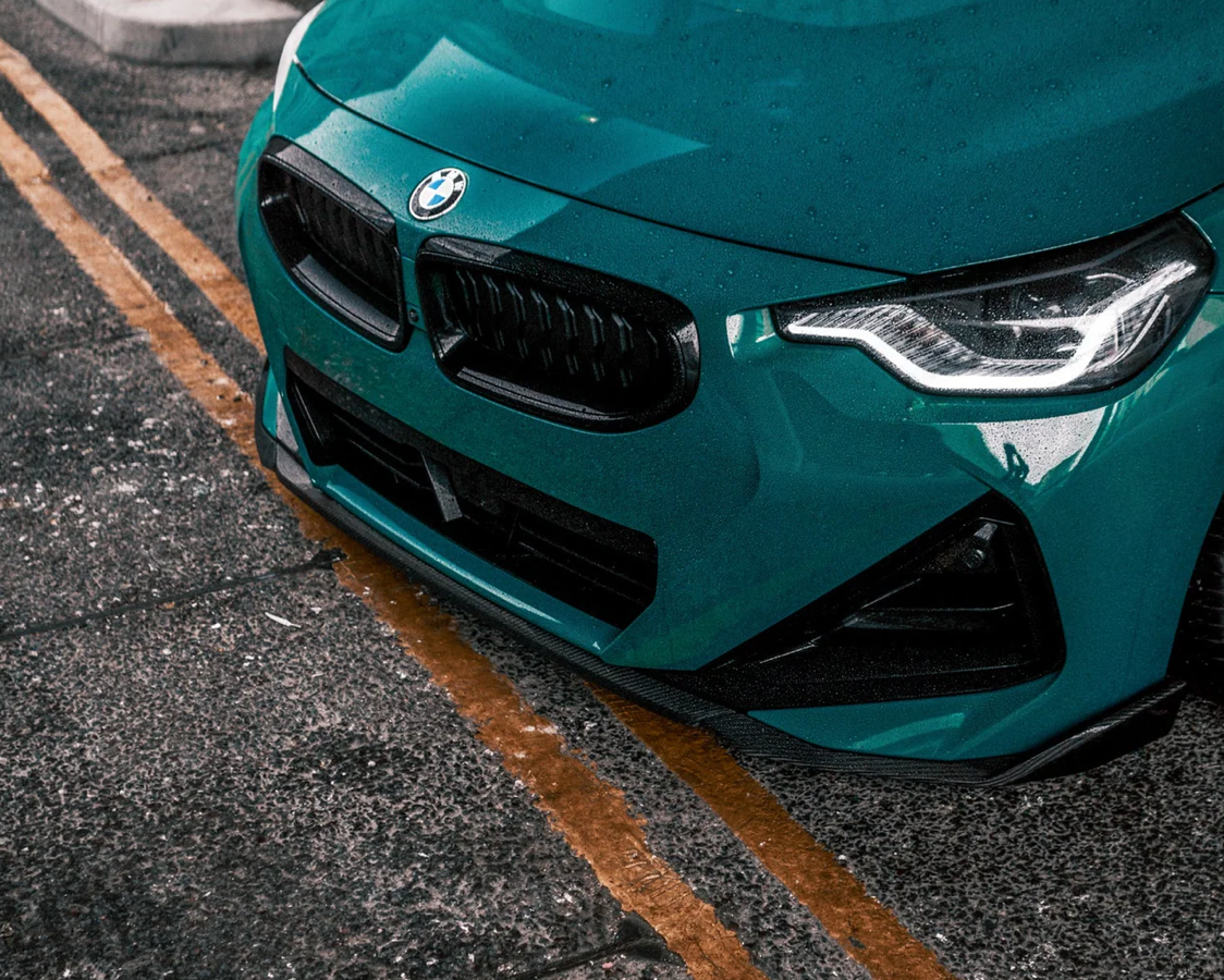 DIVISEUR AVANT BMW M240I STYLE PERFORMANCE EN FIBRE DE CARBONE PRÉ-IMPRÉGNÉE (G42)