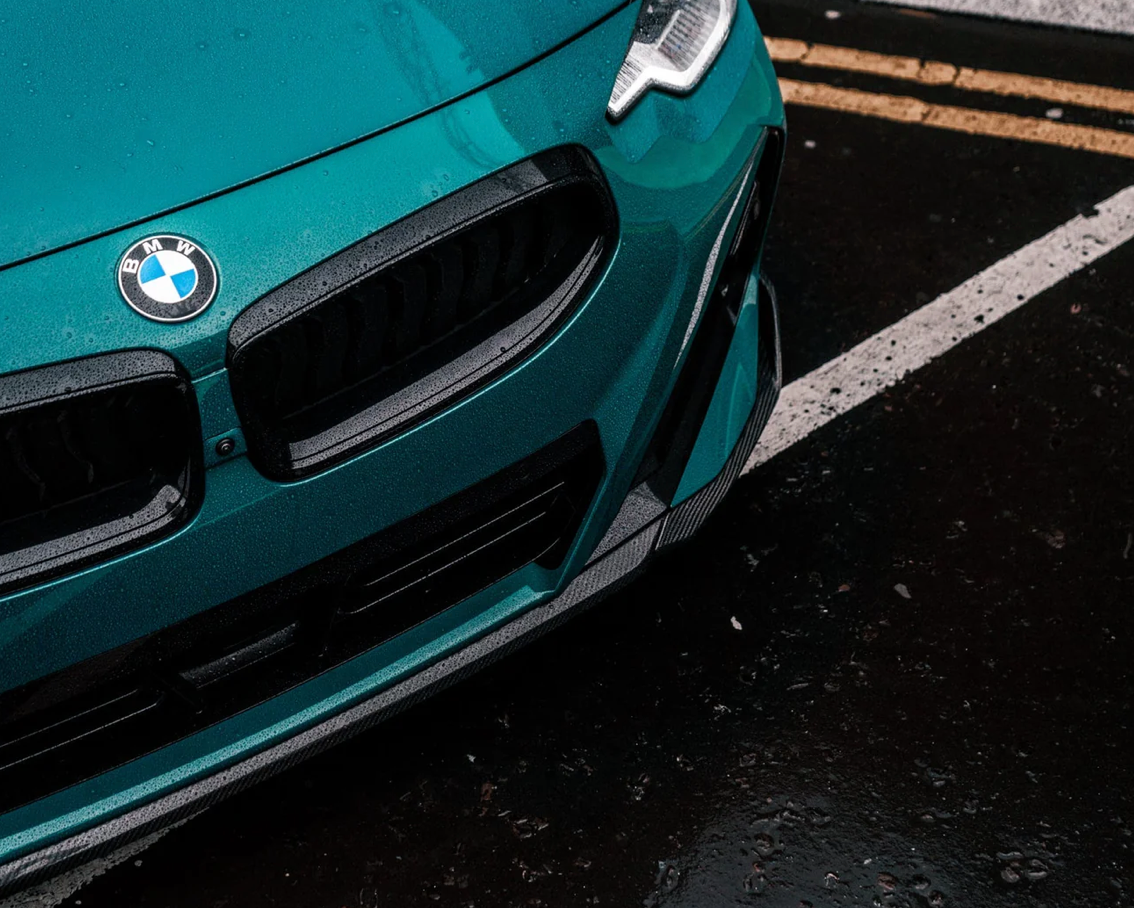 DIVISEUR AVANT BMW M240I STYLE PERFORMANCE EN FIBRE DE CARBONE PRÉ-IMPRÉGNÉE (G42)