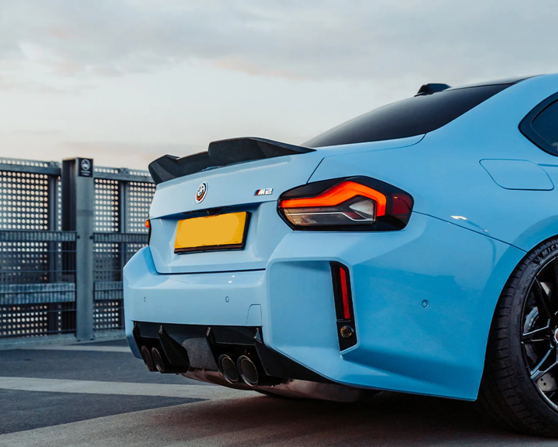 BECQUET ARRIÈRE PERFORMANCE STYLE EN FIBRE DE CARBONE PRÉ-IMPRÉGNÉE POUR BMW M2/M240I (G87/G42)