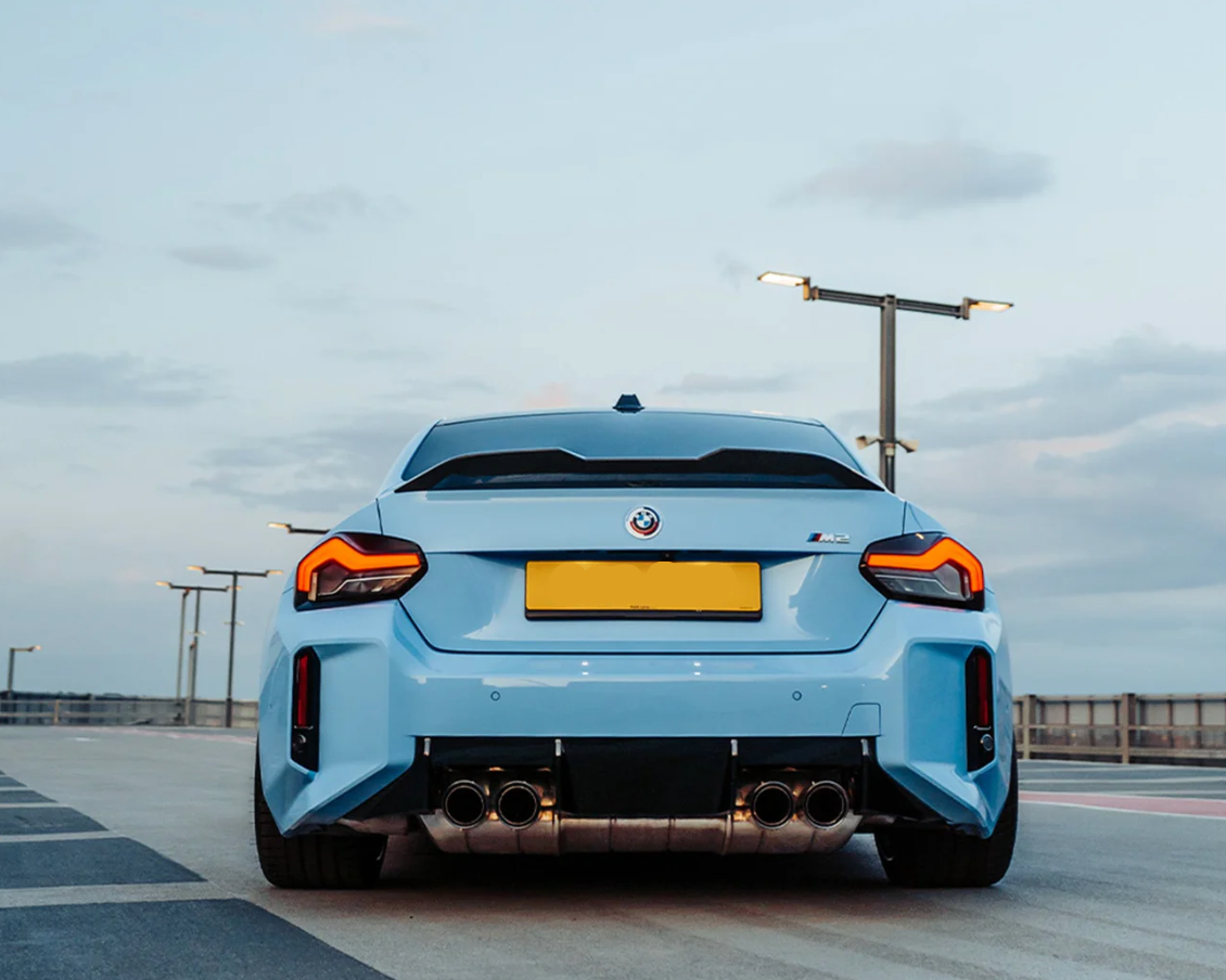 BECQUET ARRIÈRE PERFORMANCE STYLE EN FIBRE DE CARBONE PRÉ-IMPRÉGNÉE POUR BMW M2/M240I (G87/G42)