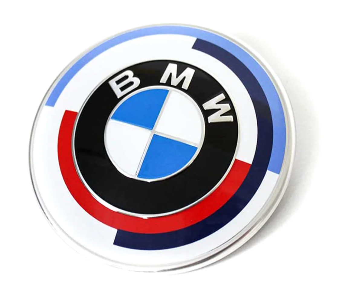 EMBLÈME DE CAPOT AVANT BMW HÉRITAGE « 50ÈME ANNIVERSAIRE » POUR SÉRIE 2 (G42)