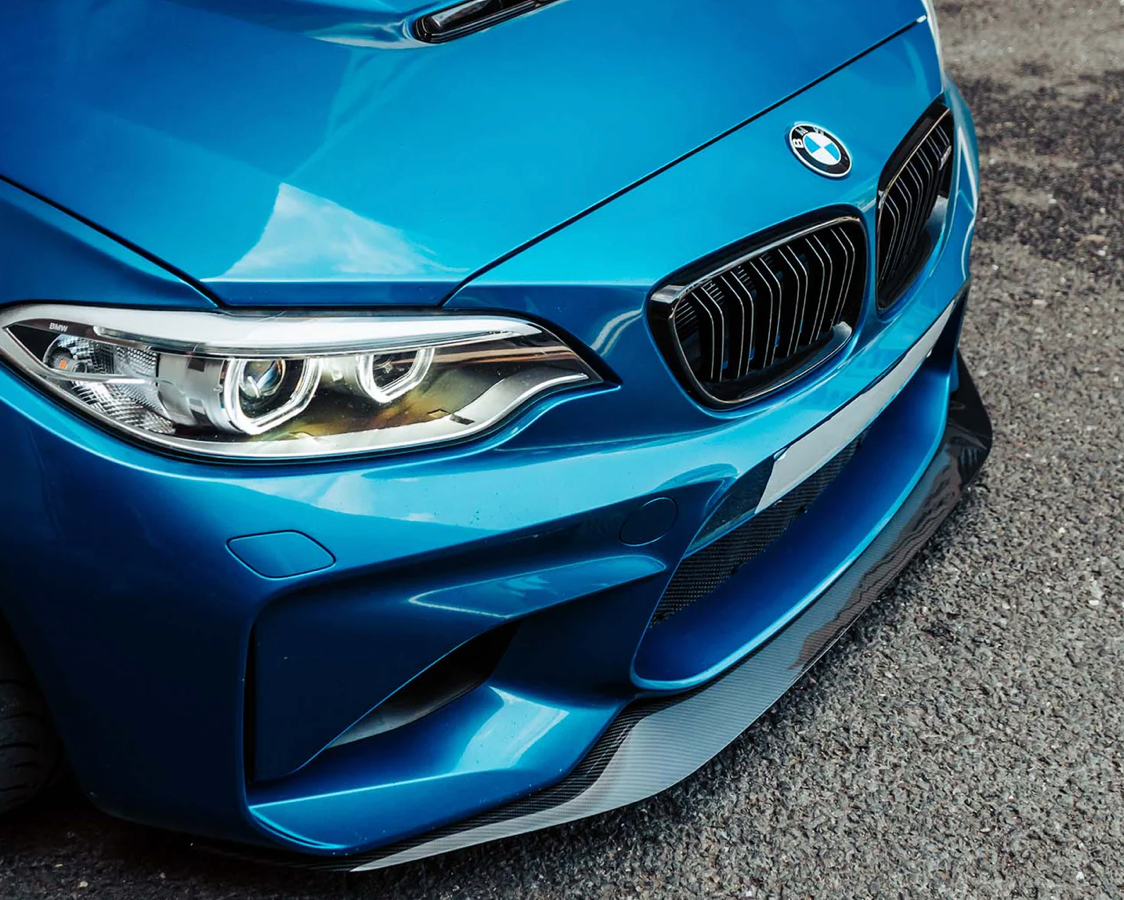 LAME AVANT (SPLITTER) STYLE GT EN FIBRE DE CARBONE PRÉ-IMPRÉGNÉE BRILLANTE POUR BMW M2 N55 (F87)