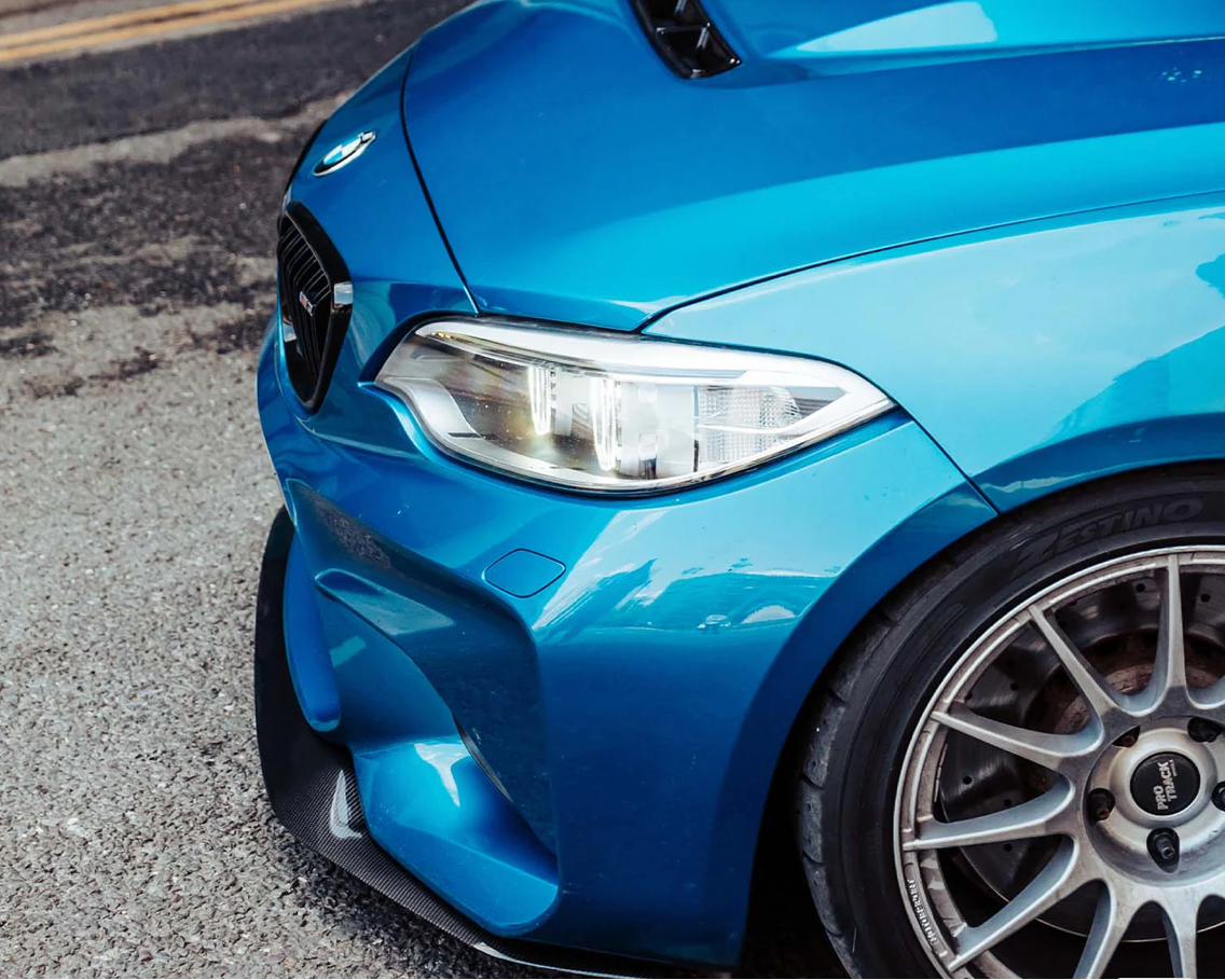 LAME AVANT (SPLITTER) STYLE GT EN FIBRE DE CARBONE PRÉ-IMPRÉGNÉE BRILLANTE POUR BMW M2 N55 (F87)