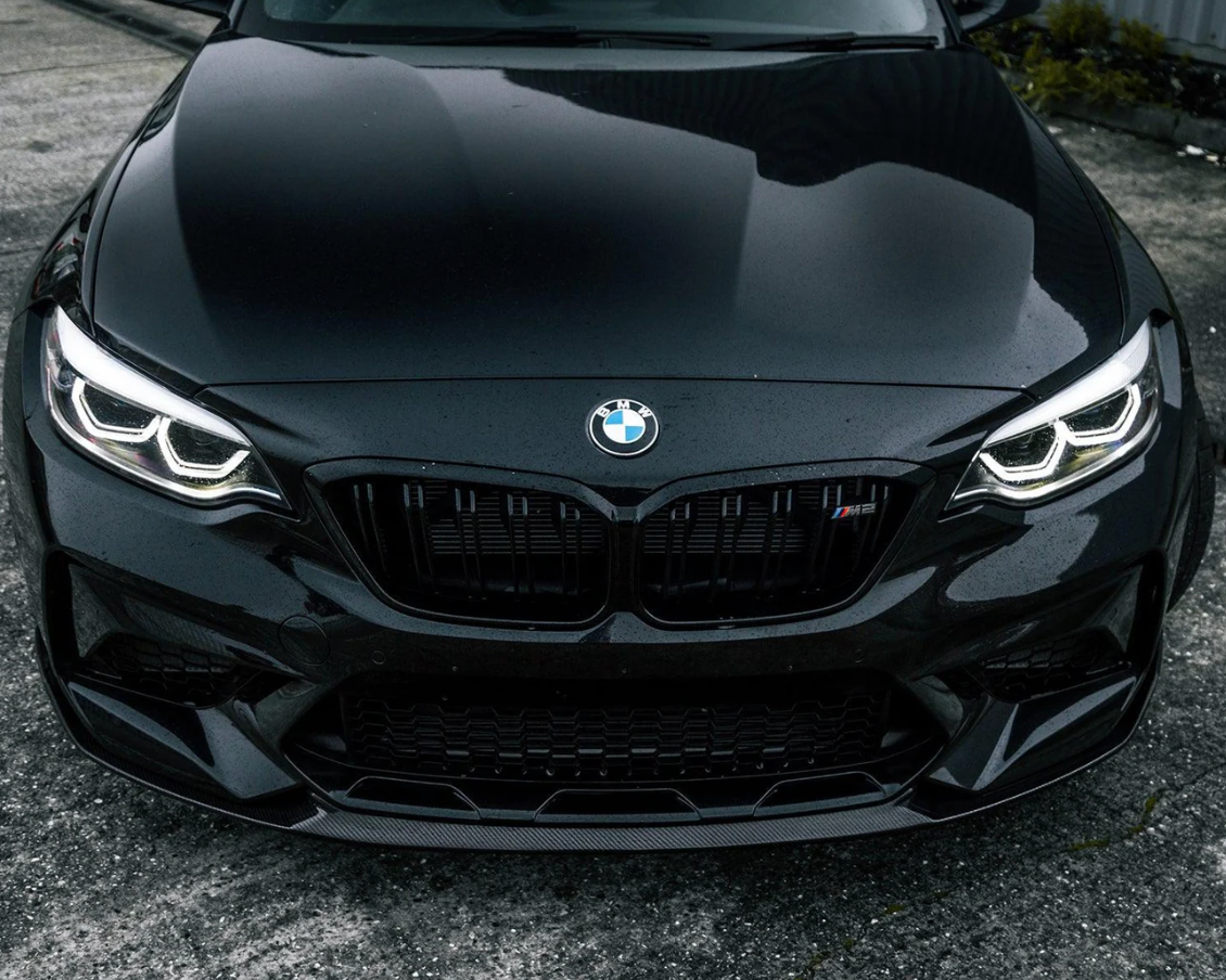 LAME AVANT (SPLITTER) PERFORMANCE STYLE EN FIBRE DE CARBONE PRÉ-IMPRÉGNÉE BRILLANTE POUR BMW M2 COMPETITION (F87C)