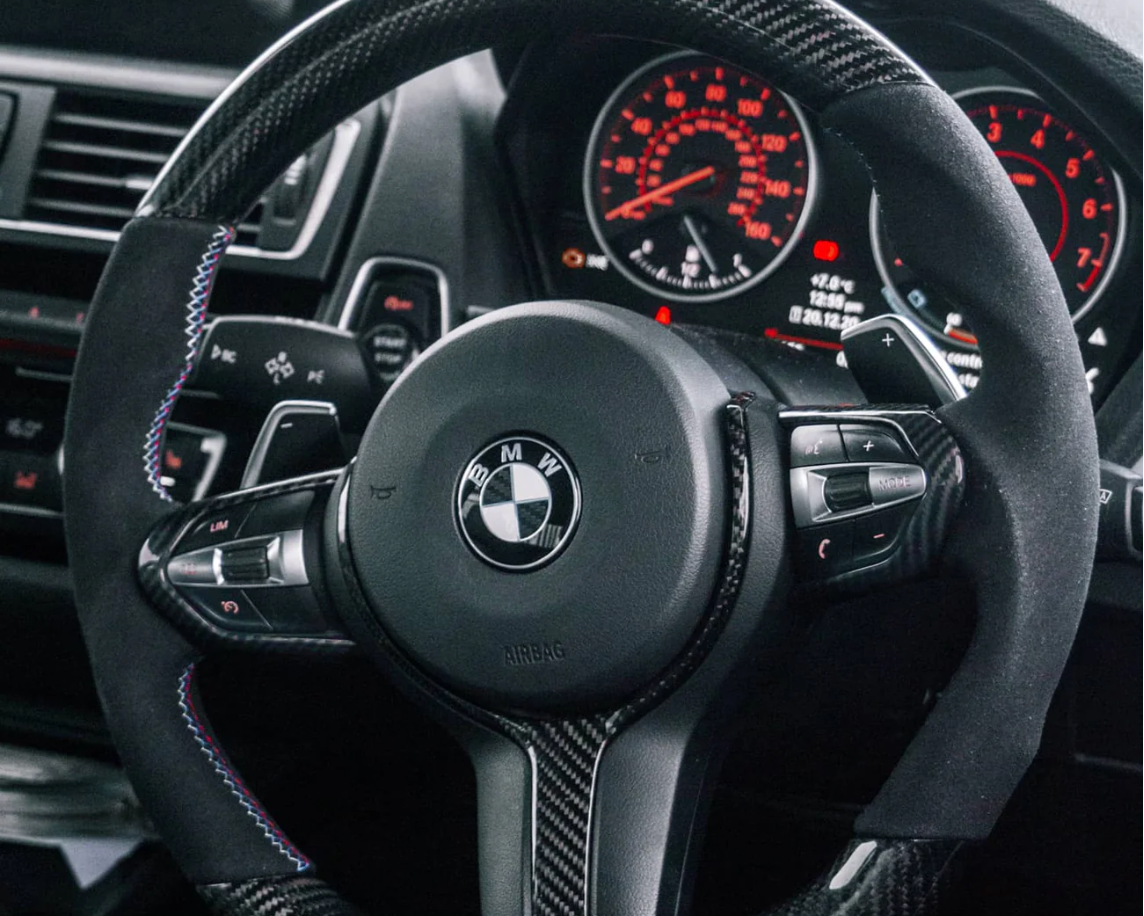 INSERT DE VOLANT EN FINITION CARBONE BRILLANT POUR BMW SÉRIE F