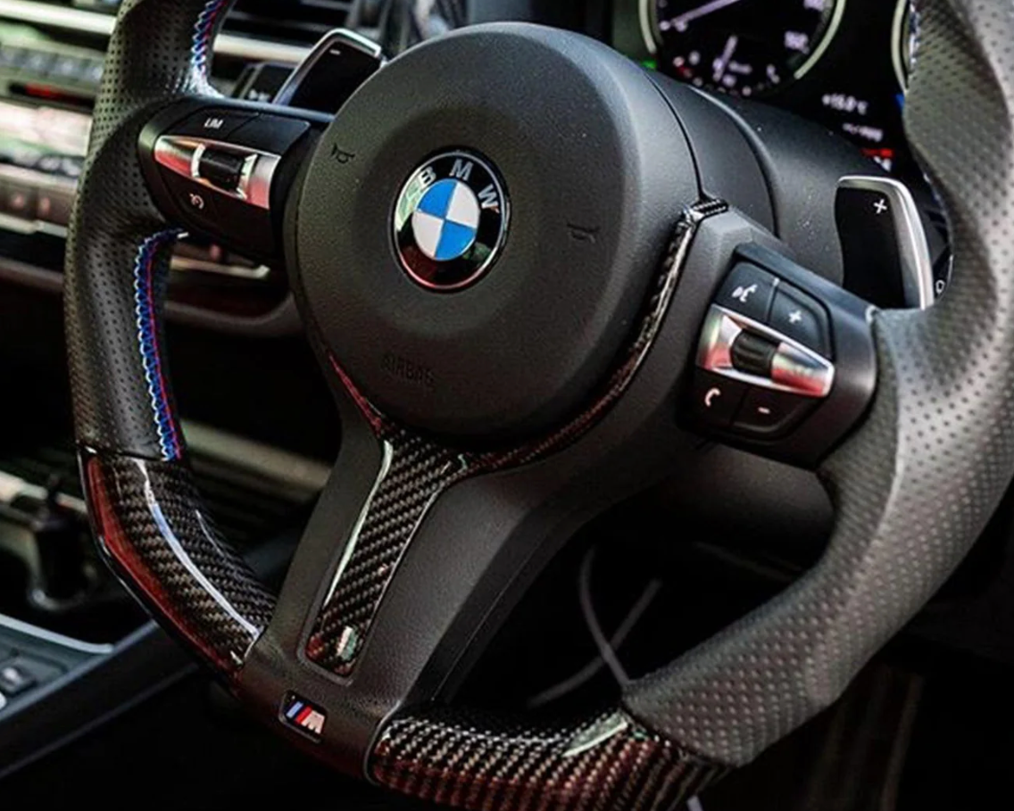 INSERT DE VOLANT M SPORT EN FIBRE DE CARBONE BRILLANTE POUR BMW