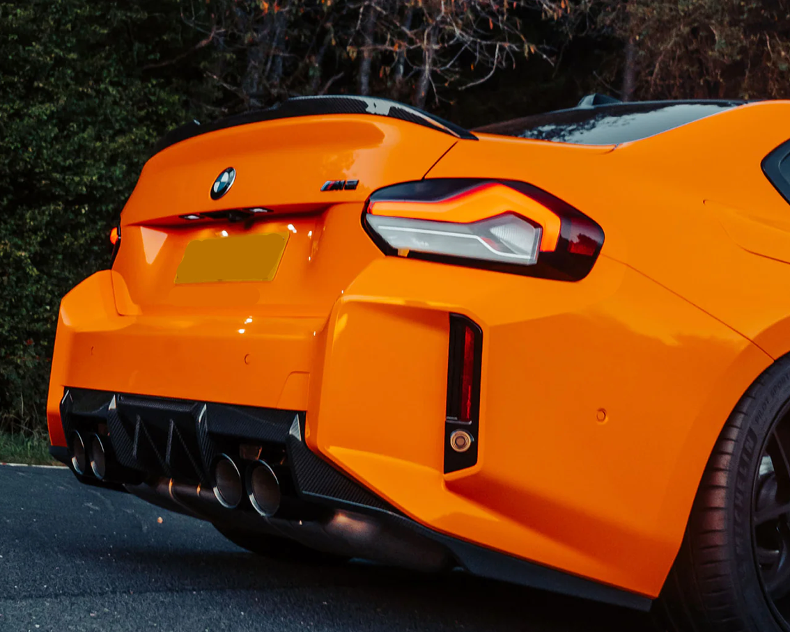 DIFFUSEUR ARRIÈRE BMW M2 G87 "EDITION 1" EN 3 PARTIES — FIBRE DE CARBONE PRE-PREG BRILLANTE