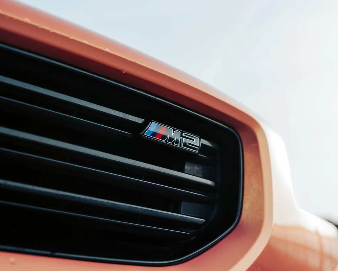 BADGE DE CALANDRE AVANT LCI NOIR BRILLANT POUR BMW G87 M2
