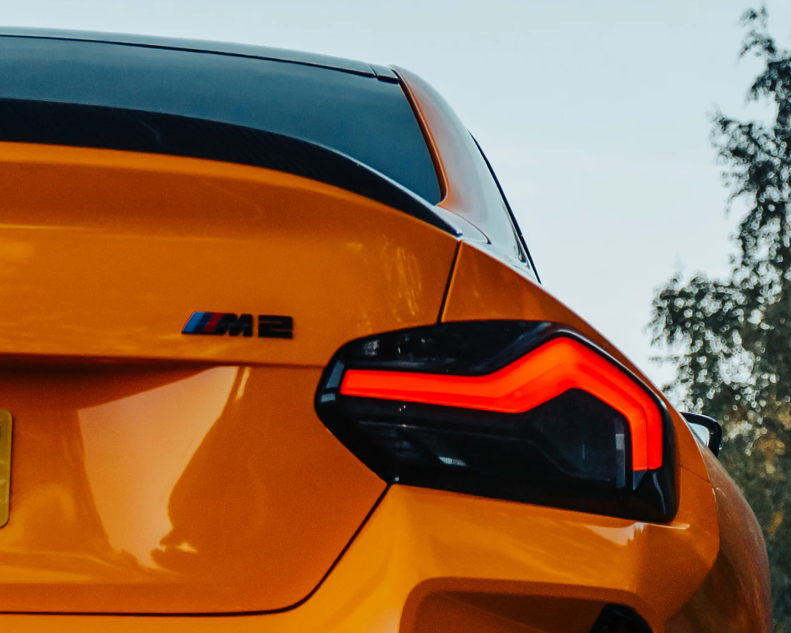 BADGE DE REMPLACEMENT NOIR BRILLANT POUR BMW G87 M2