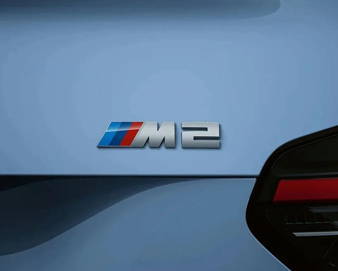 BADGE ARRIÈRE PRÉ-LCI ARGENT POUR BMW G87 M2