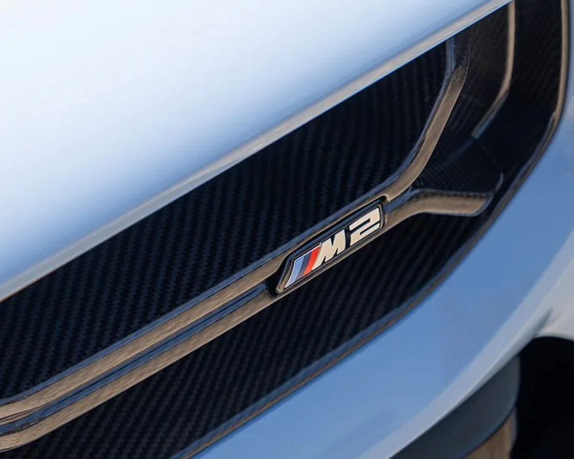 BADGE DE CALANDRE AVANT PRÉ-LCI ARGENT POUR BMW G87 M2