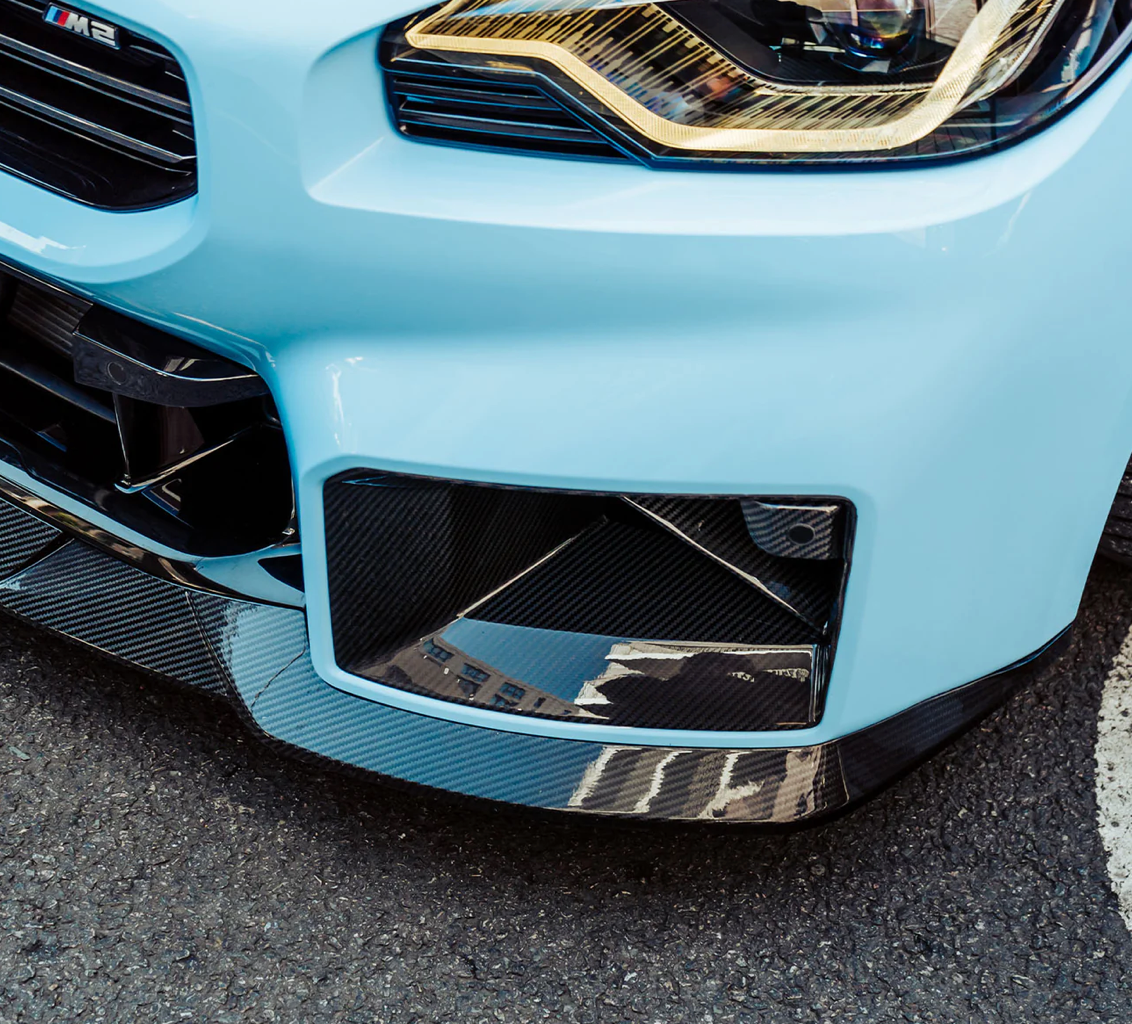 ENTRÉES D'AIR AVANT STYLE PERFORMANCE POUR BMW M2 G87 EN FIBRE DE CARBONE BRILLANT PRE-PREG (G87)