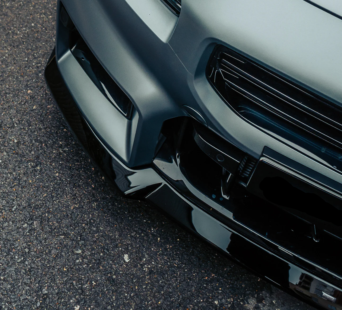 LAME AVANT EVO-S POUR BMW G87 M2 EN NOIR BRILLANT