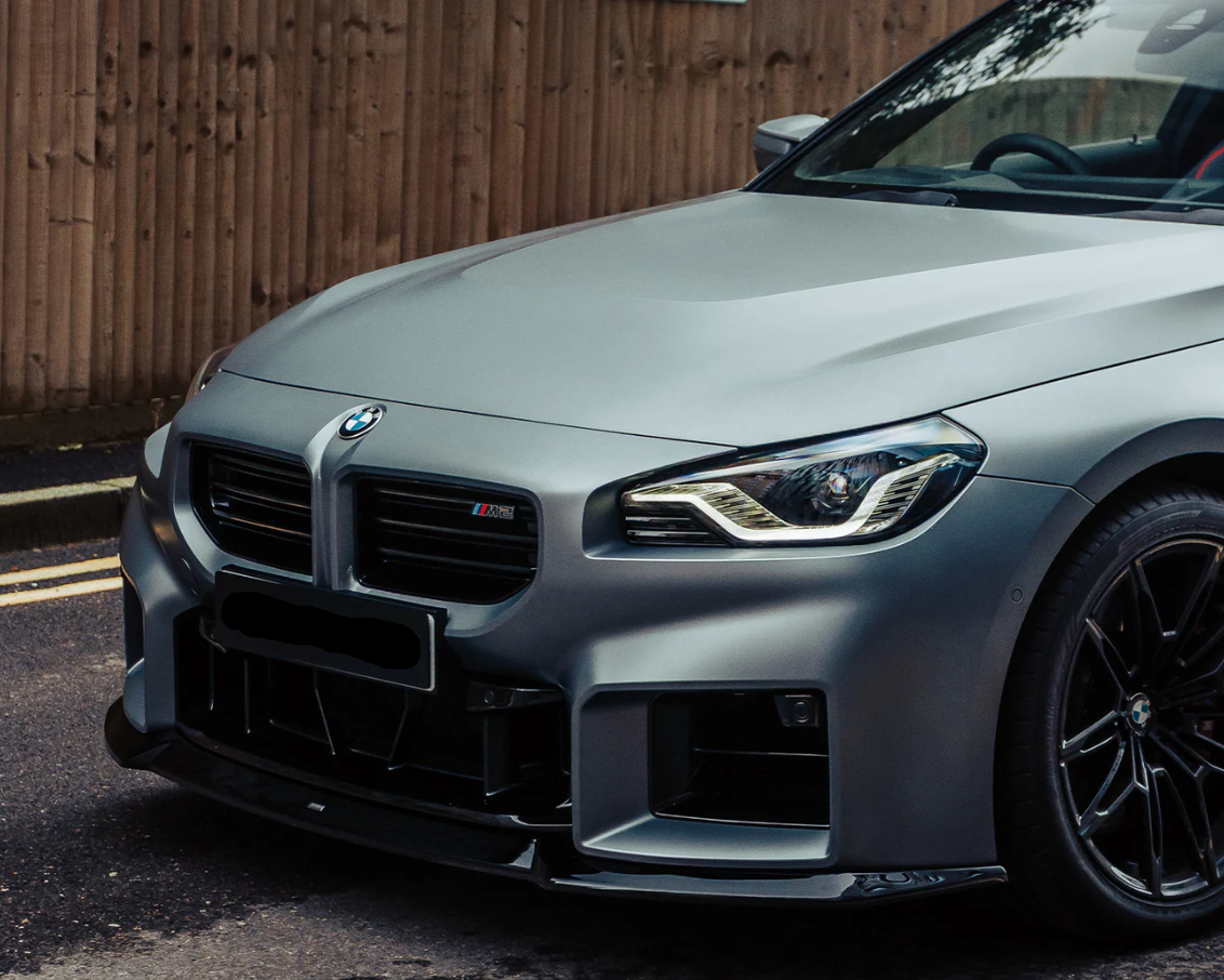 LAME AVANT EVO-S POUR BMW G87 M2 EN NOIR BRILLANT