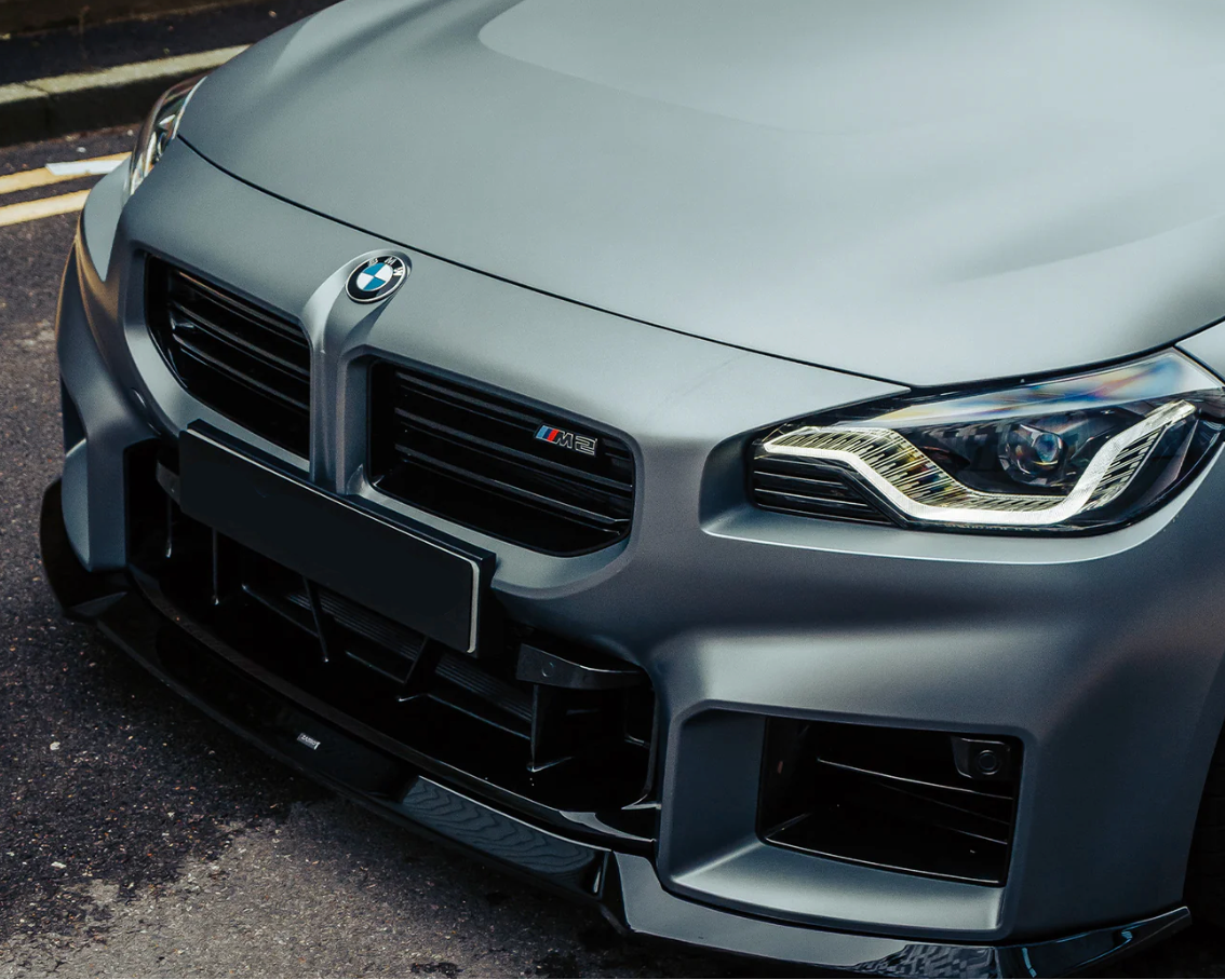 LAME AVANT EVO-S POUR BMW G87 M2 EN NOIR BRILLANT