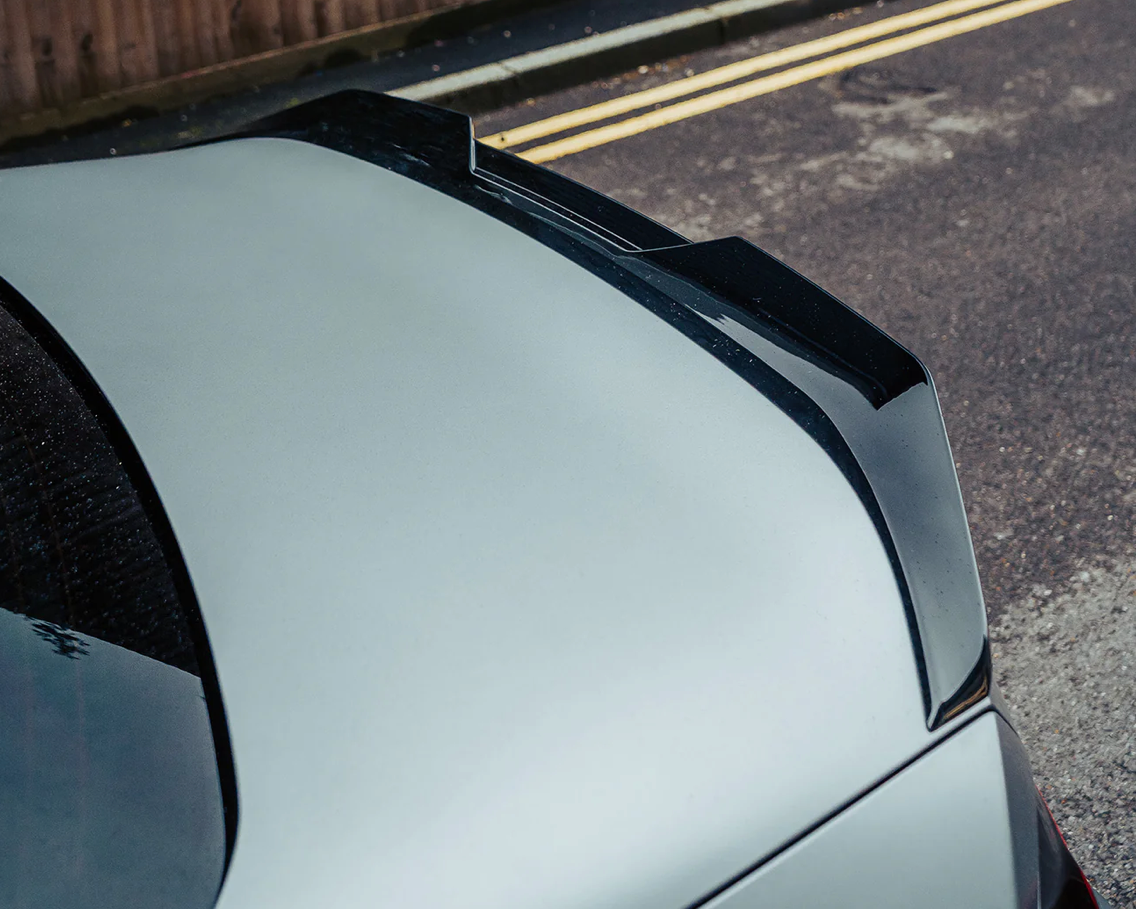 BECQUET DE COFFRE EVO-S POUR BMW G87 M2 EN NOIR BRILLANT