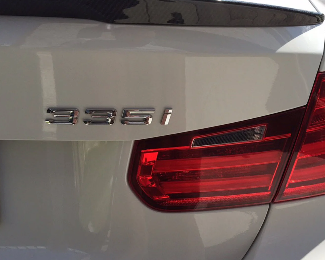 Monogramme de coffre "335i" BMW en argent (F30/F31/F34)