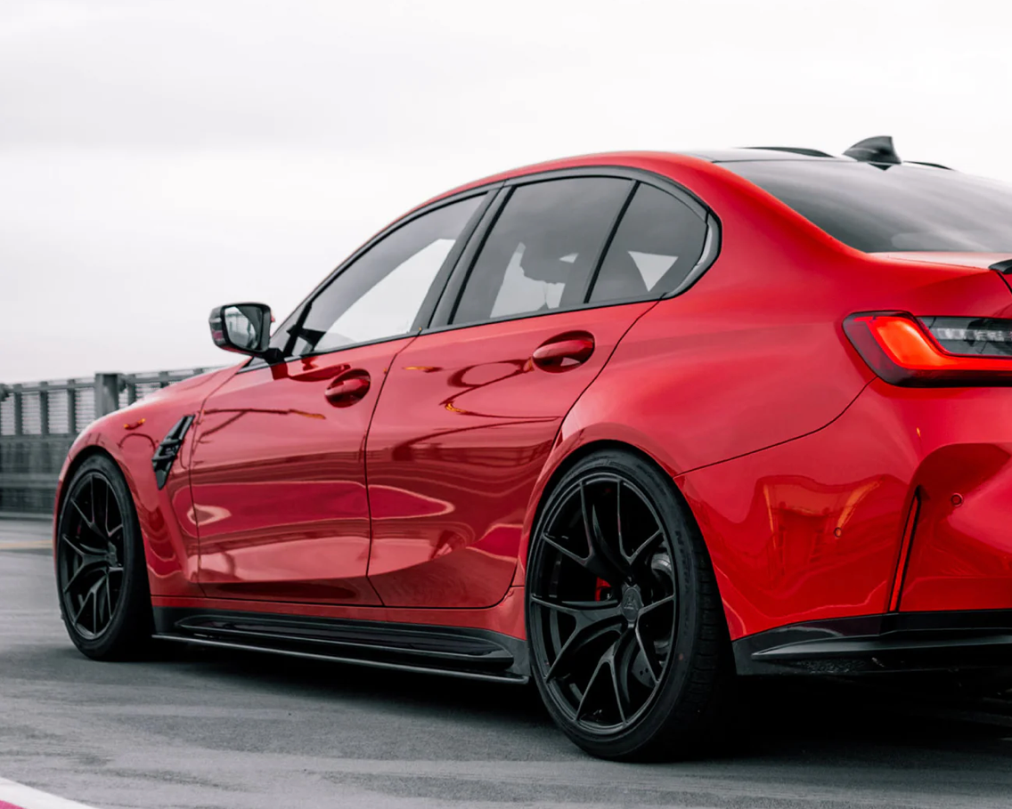 BAS DE CAISSE BMW M3/M4 SK1 EN FIBRE DE CARBONE PRÉ-IMPRÉGÉE (G80/G81/G82/G83)